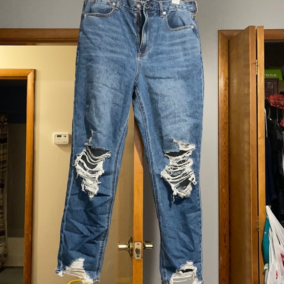 American Eagle Outfitters Pants - American eagle “Mom Jeans”